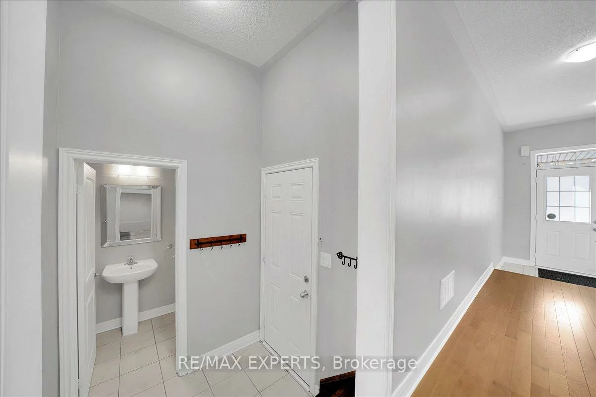 17, Fortis, Bradford, Bradford West Gwillimbury