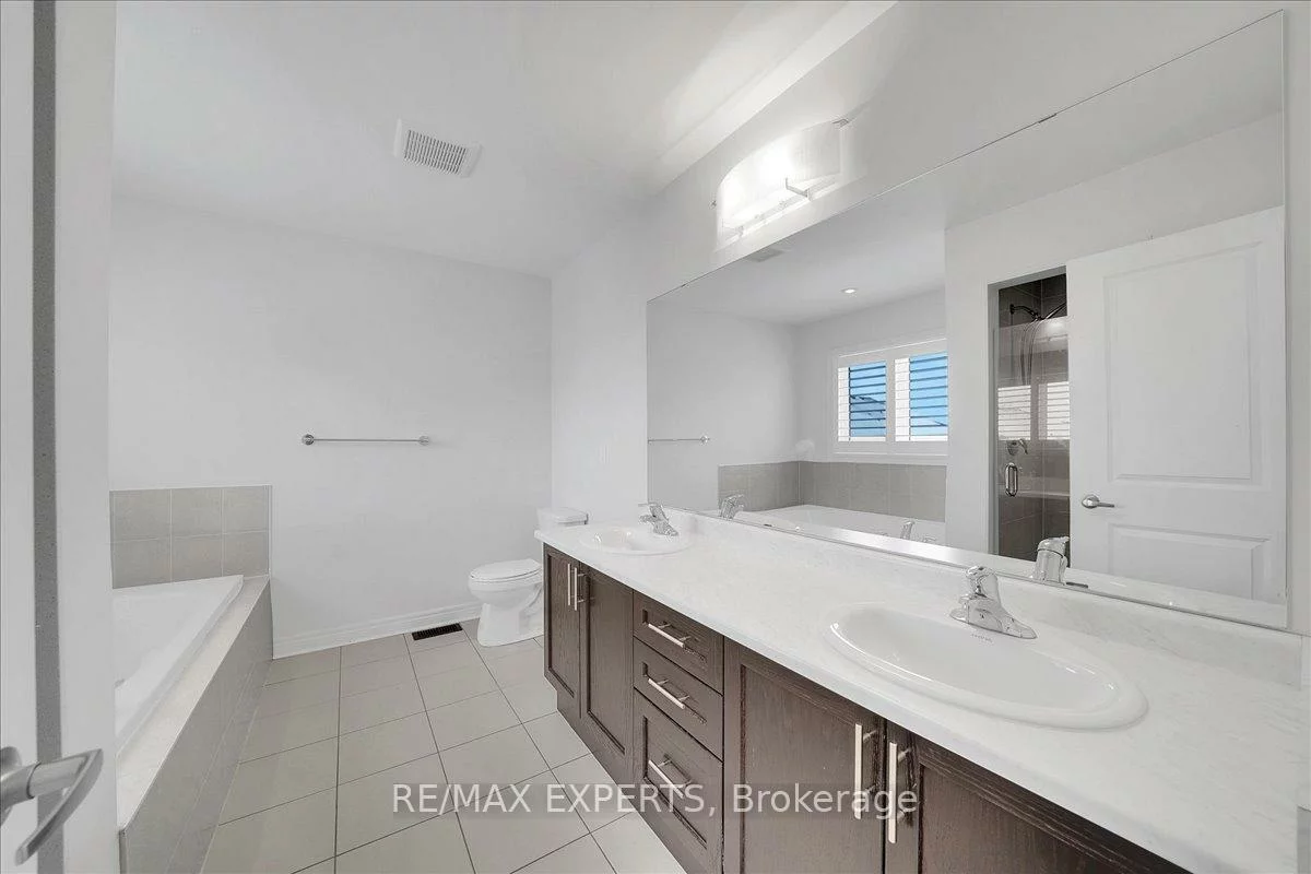 17, Fortis, Bradford, Bradford West Gwillimbury