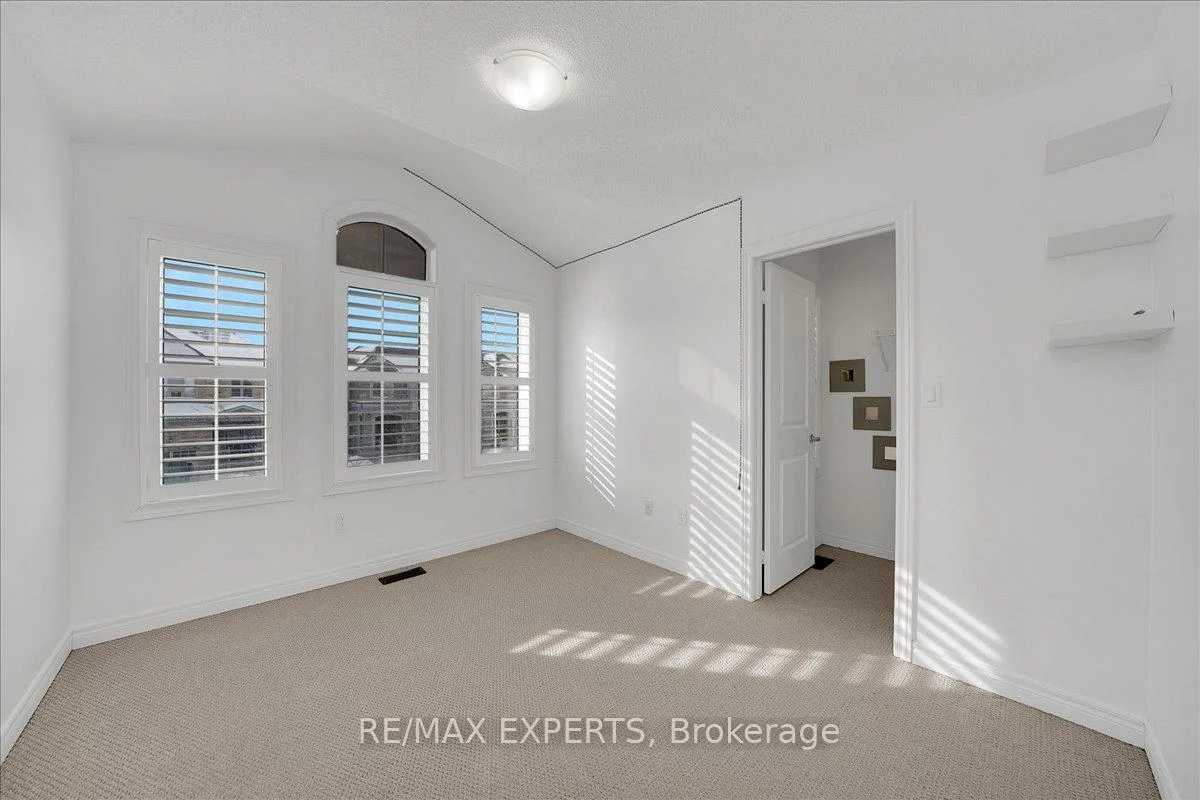 17, Fortis, Bradford, Bradford West Gwillimbury