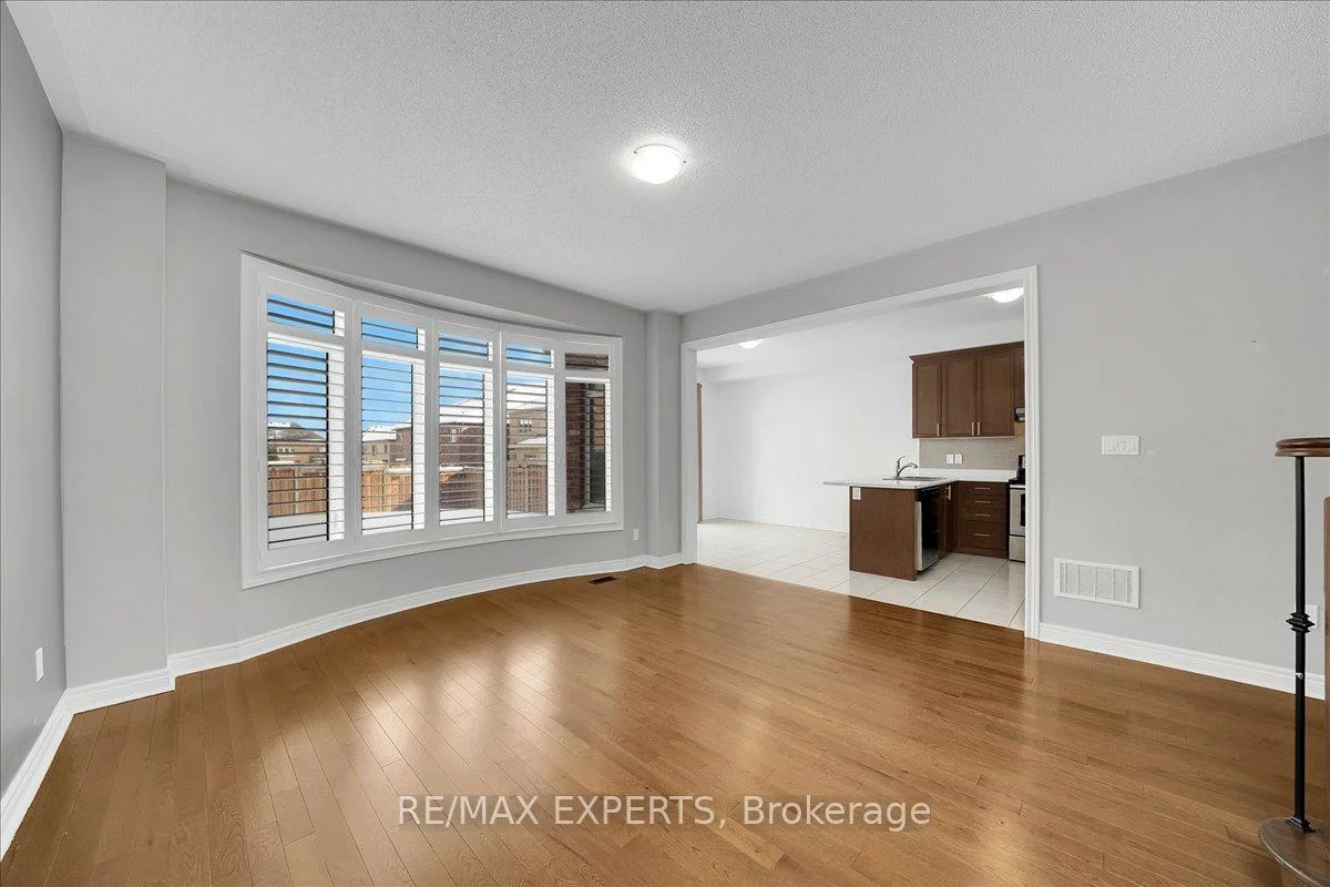 17, Fortis, Bradford, Bradford West Gwillimbury