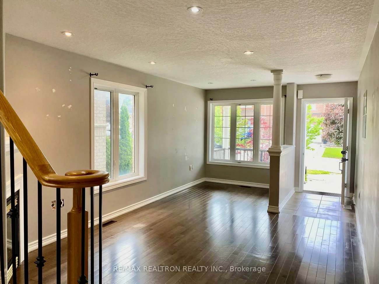 17, Christina, Bradford, Bradford West Gwillimbury