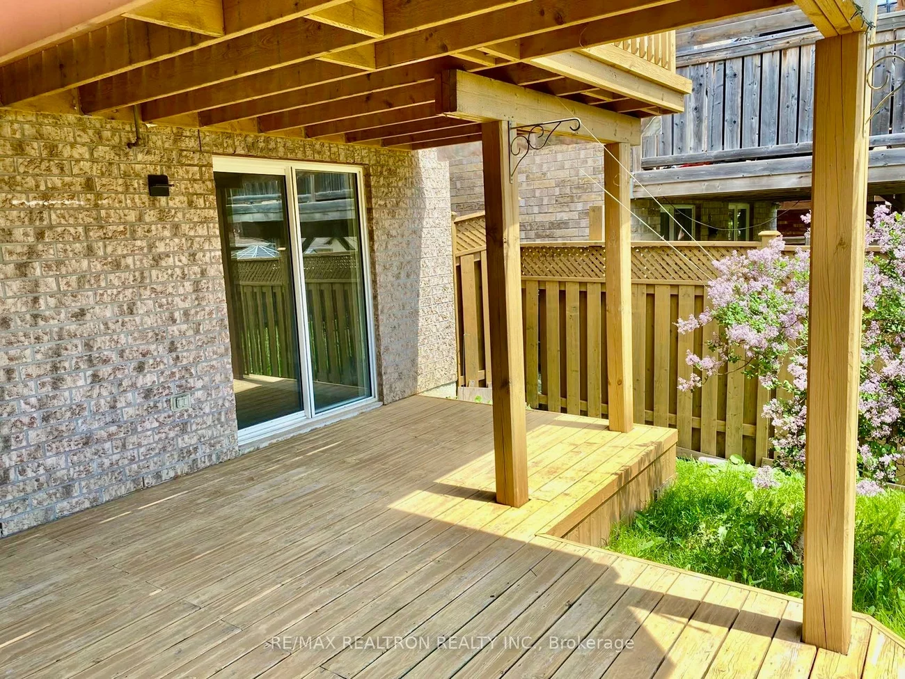 17, Christina, Bradford, Bradford West Gwillimbury