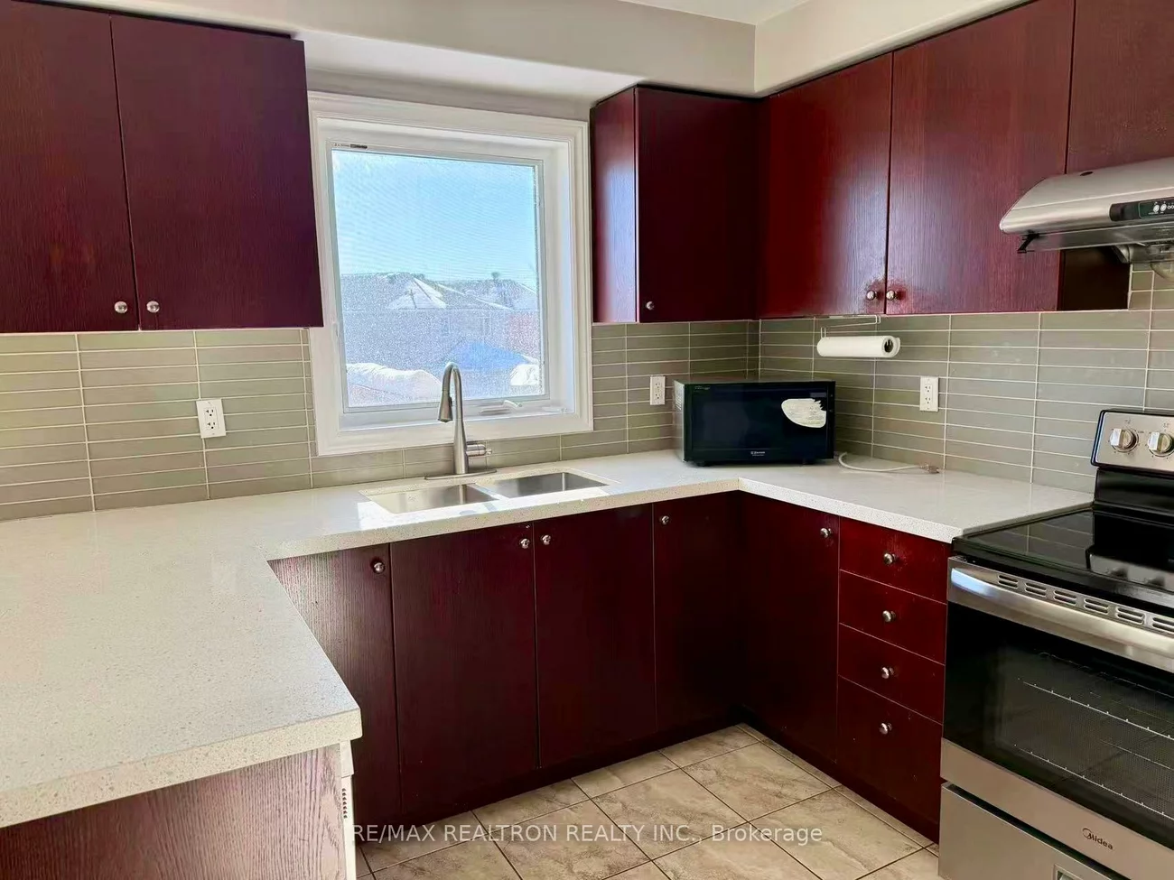 17, Christina, Bradford, Bradford West Gwillimbury