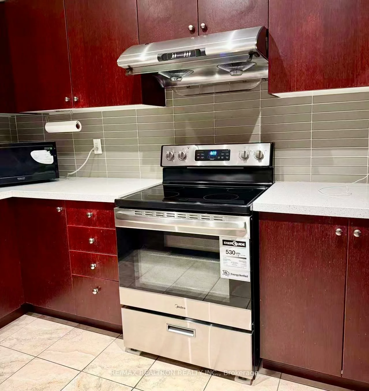 17, Christina, Bradford, Bradford West Gwillimbury