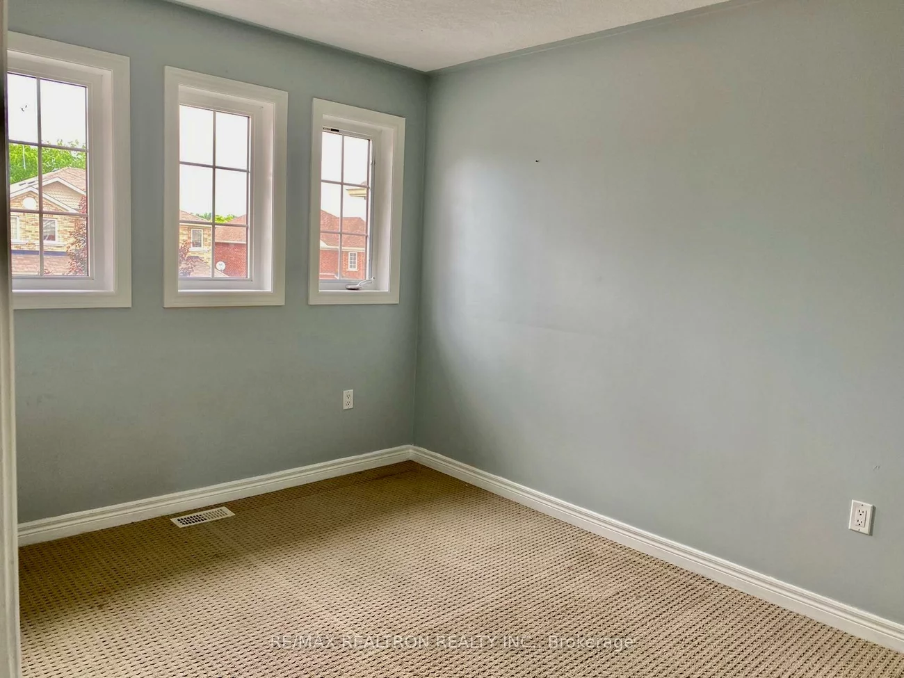 17, Christina, Bradford, Bradford West Gwillimbury