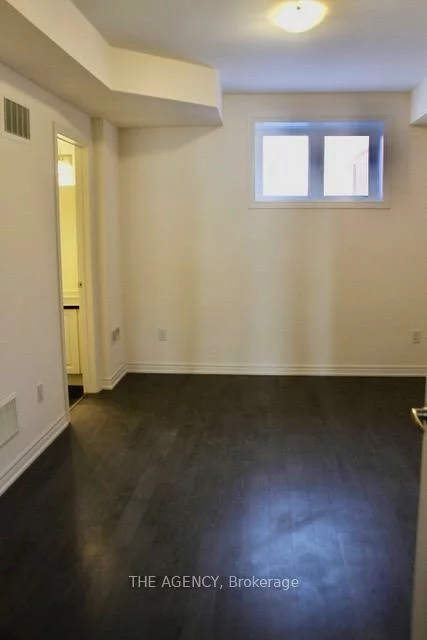 64, Selby, Bradford, Bradford West Gwillimbury