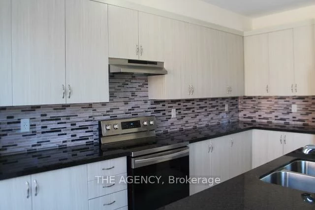 64, Selby, Bradford, Bradford West Gwillimbury