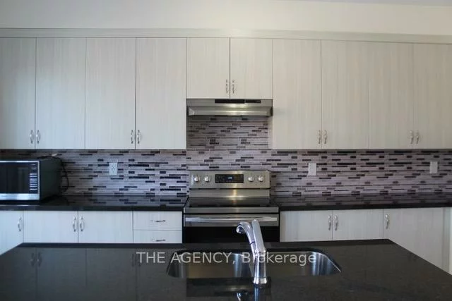 64, Selby, Bradford, Bradford West Gwillimbury