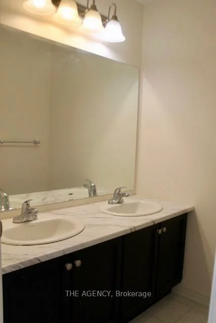 64, Selby, Bradford, Bradford West Gwillimbury