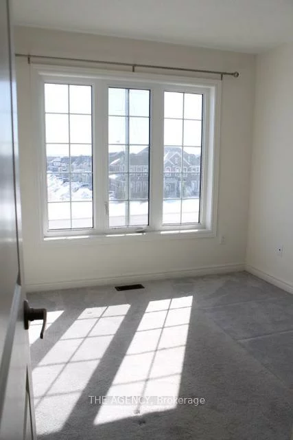 64, Selby, Bradford, Bradford West Gwillimbury