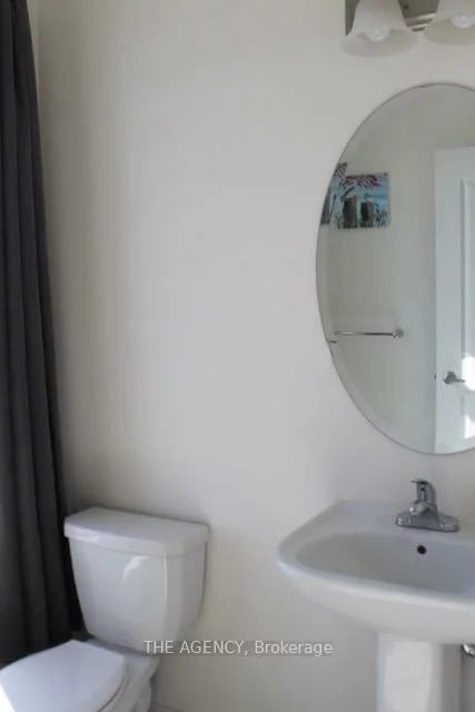 64, Selby, Bradford, Bradford West Gwillimbury