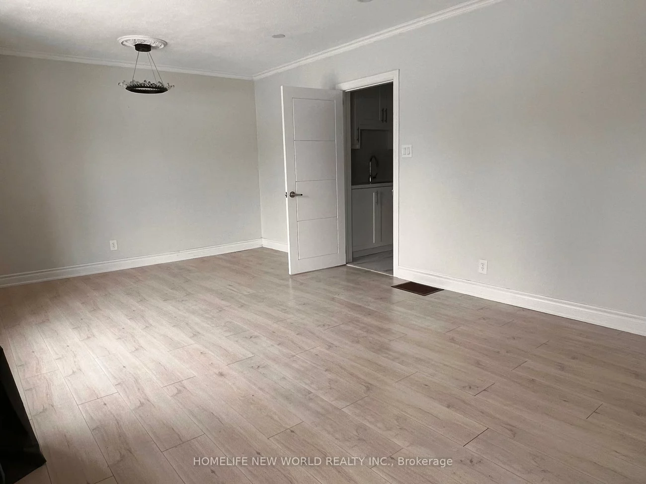 98, Thornton (Main Floor&lower studio), Bradford, Bradford West Gwillimbury