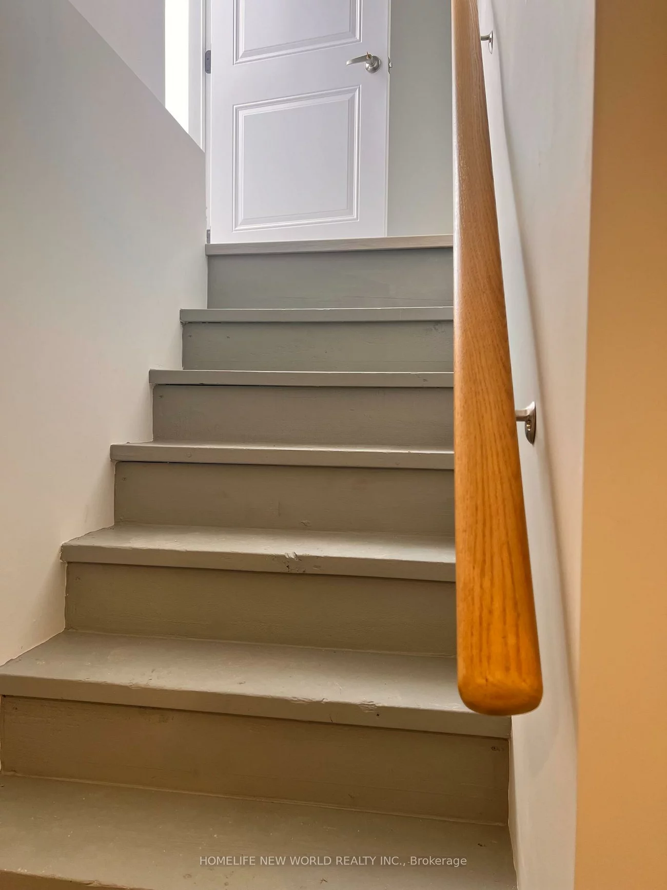 98, Thornton (Main Floor&lower studio), Bradford, Bradford West Gwillimbury