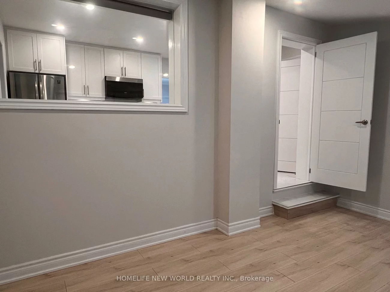 98, Thornton (Main Floor&lower studio), Bradford, Bradford West Gwillimbury