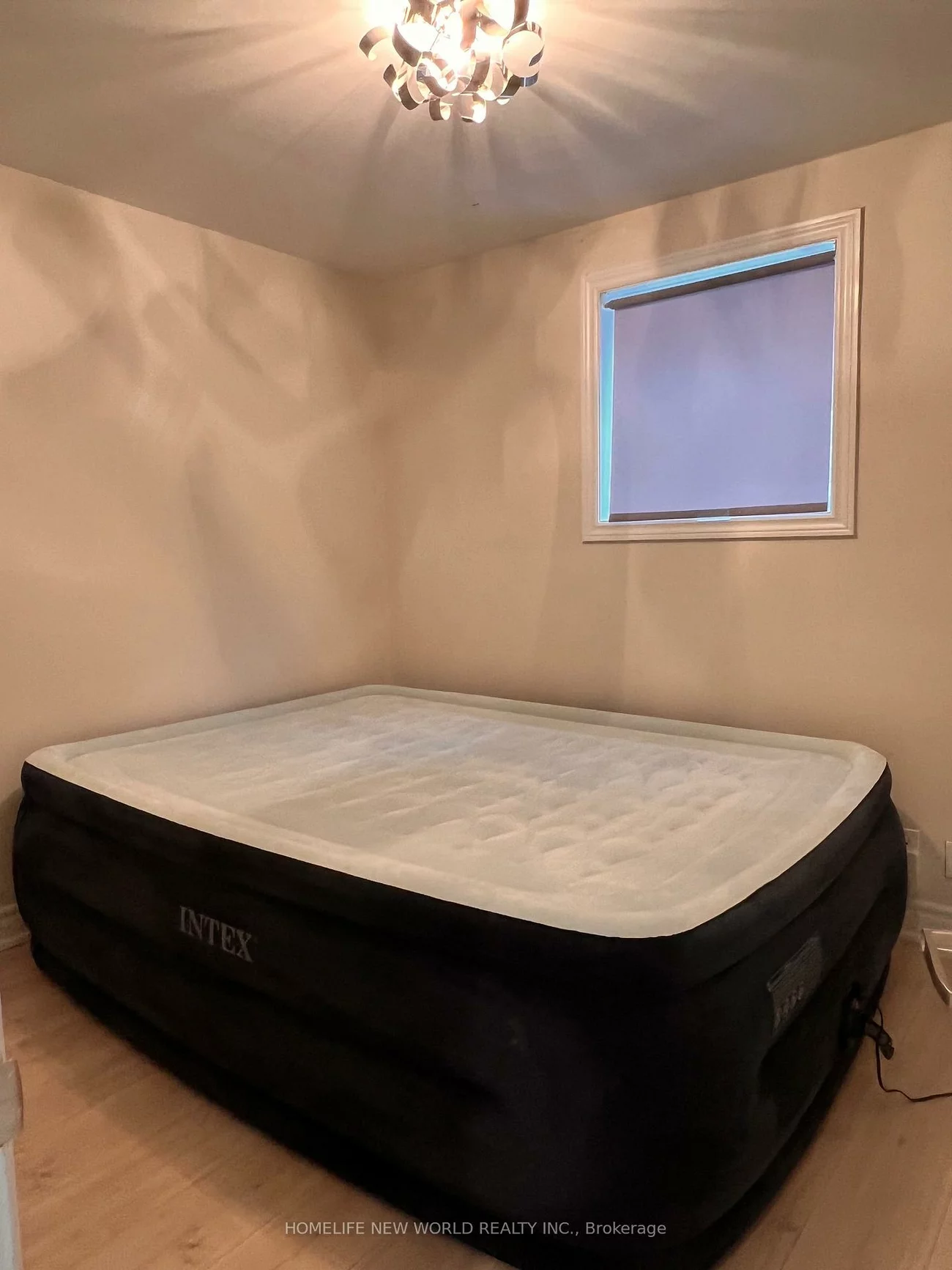 98, Thornton (Main Floor&lower studio), Bradford, Bradford West Gwillimbury