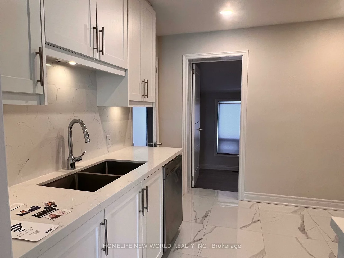 98, Thornton (Main Floor&lower studio), Bradford, Bradford West Gwillimbury