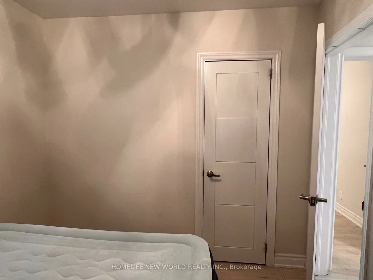 98, Thornton (Main Floor&lower studio), Bradford, Bradford West Gwillimbury