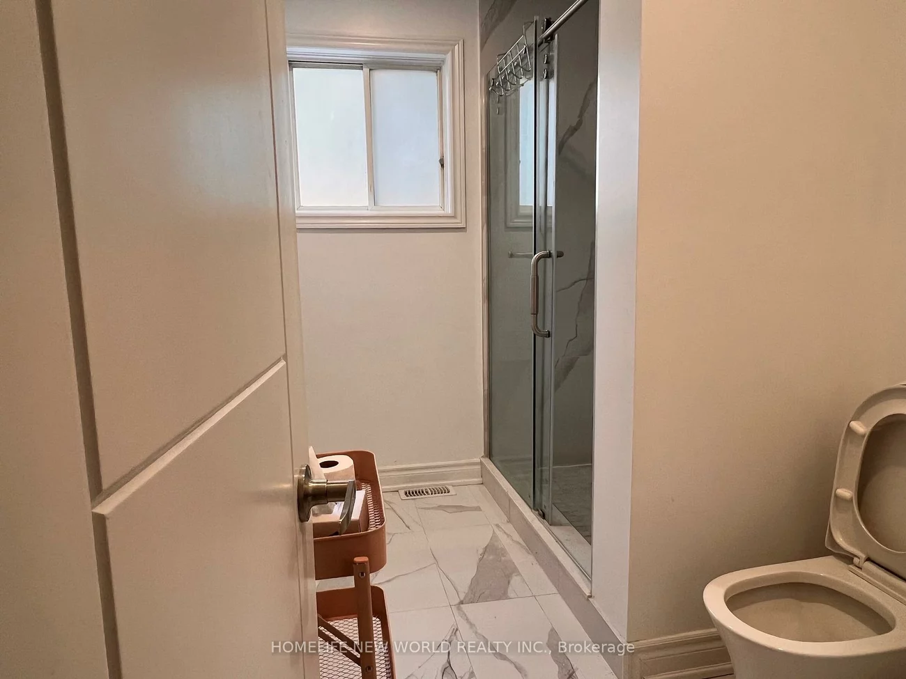 98, Thornton (Main Floor&lower studio), Bradford, Bradford West Gwillimbury