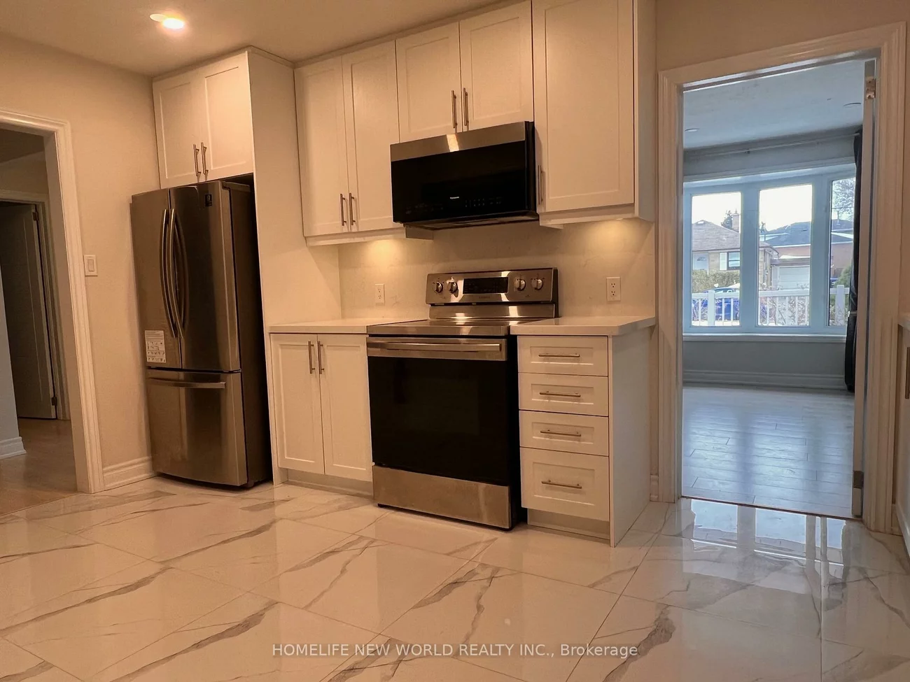 98, Thornton (Main Floor&lower studio), Bradford, Bradford West Gwillimbury