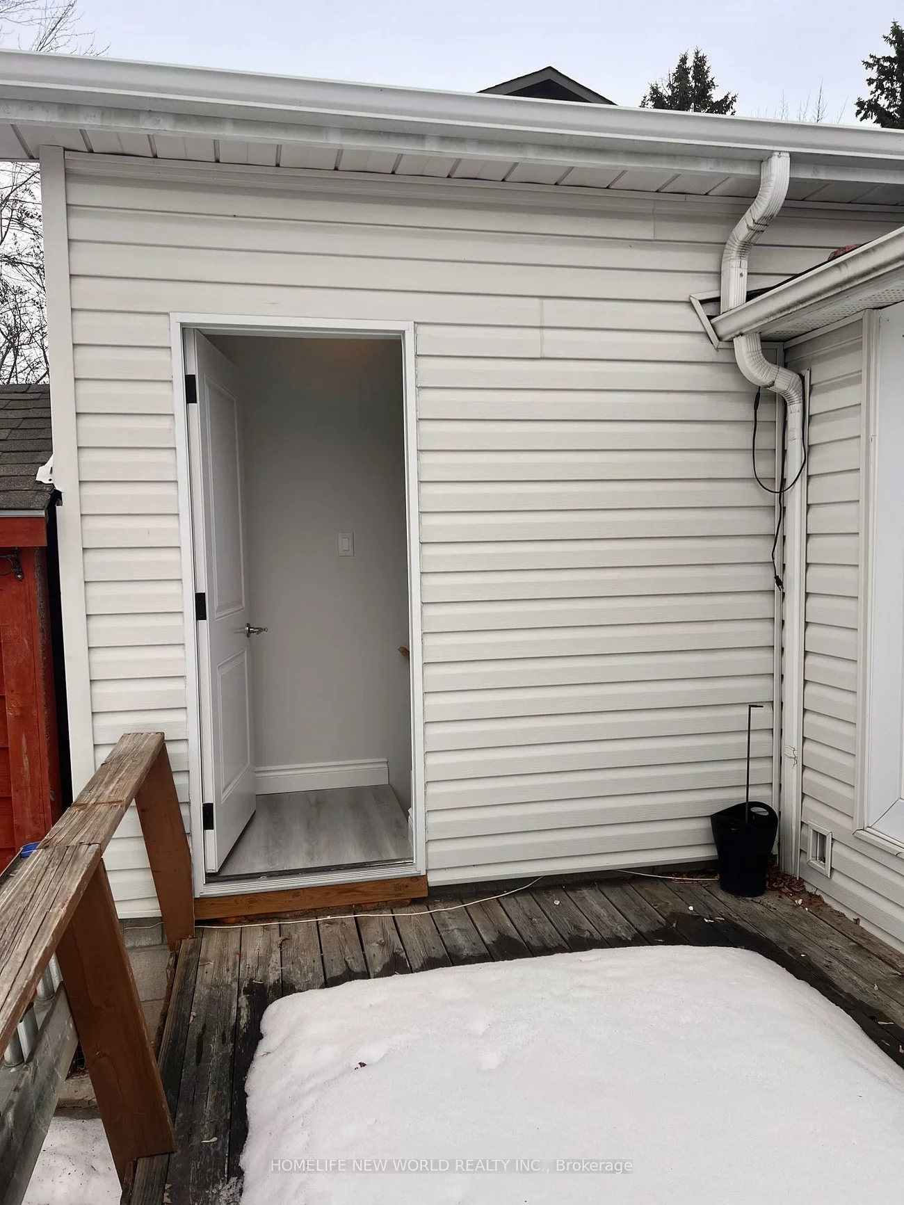 98, Thornton (Main Floor&lower studio), Bradford, Bradford West Gwillimbury