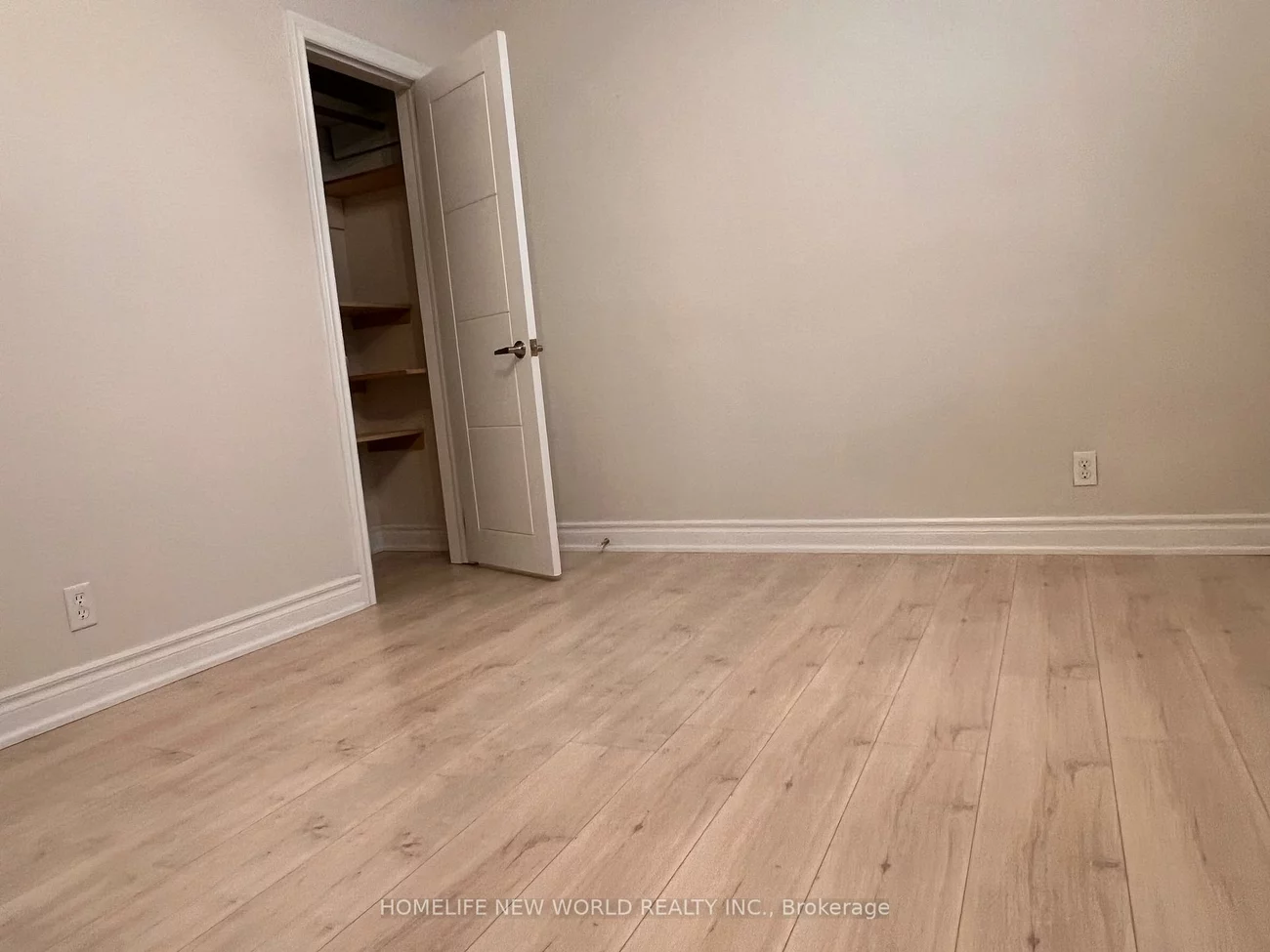 98, Thornton (Main Floor&lower studio), Bradford, Bradford West Gwillimbury