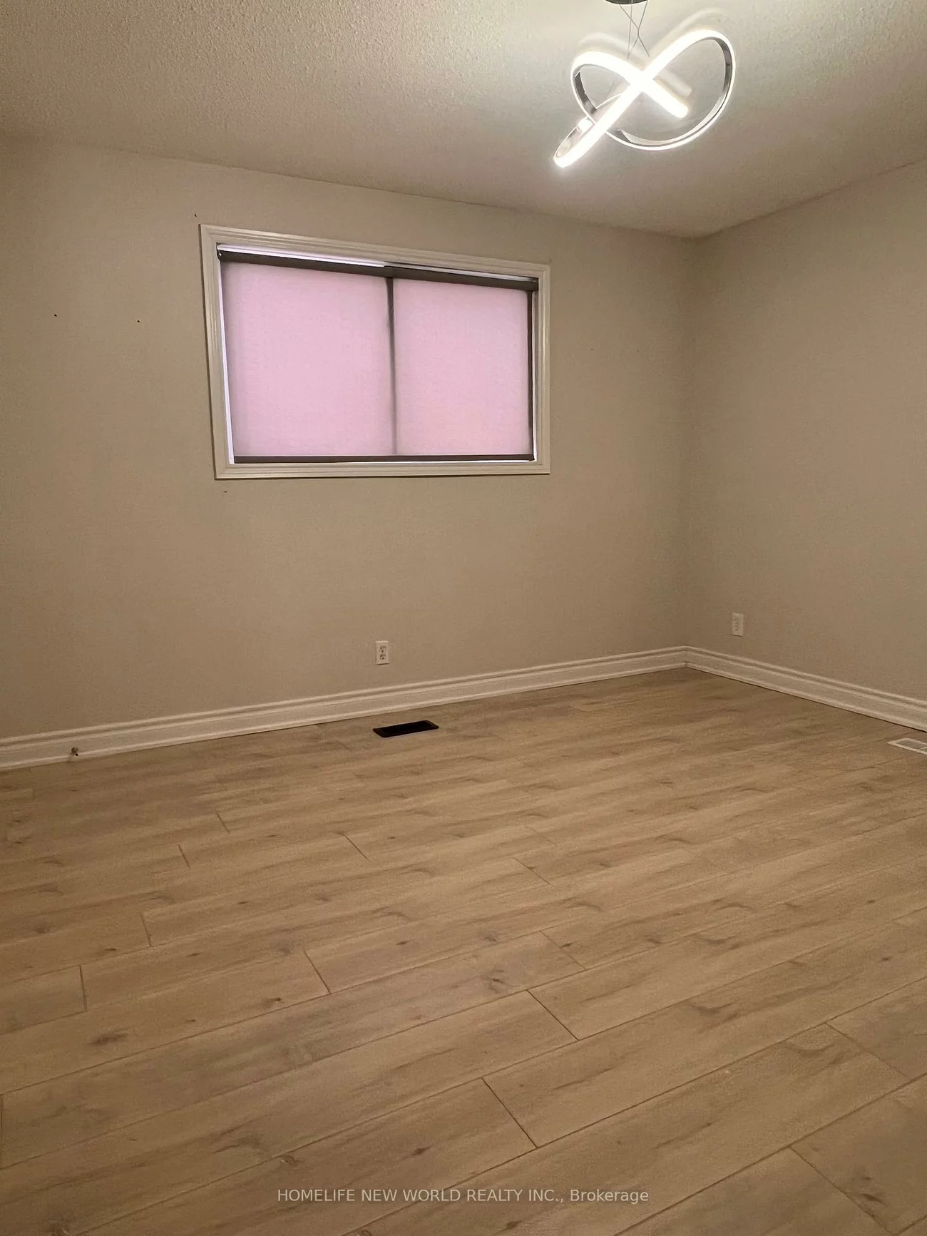 98, Thornton (Main Floor&lower studio), Bradford, Bradford West Gwillimbury