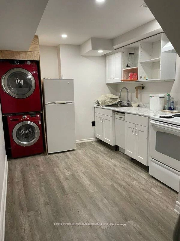 32, Downy Emerald, Bradford, Bradford West Gwillimbury