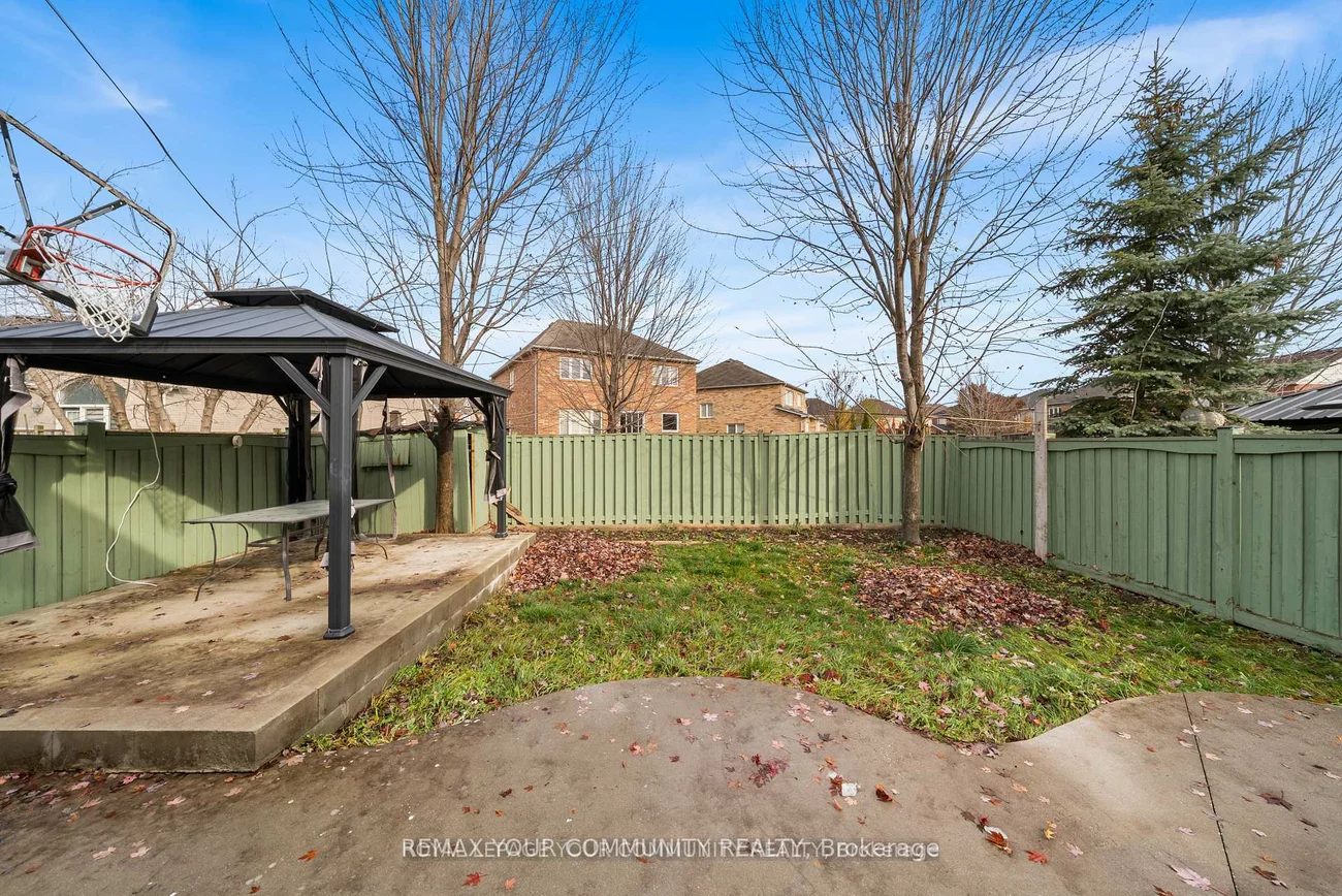 32, Downy Emerald, Bradford, Bradford West Gwillimbury