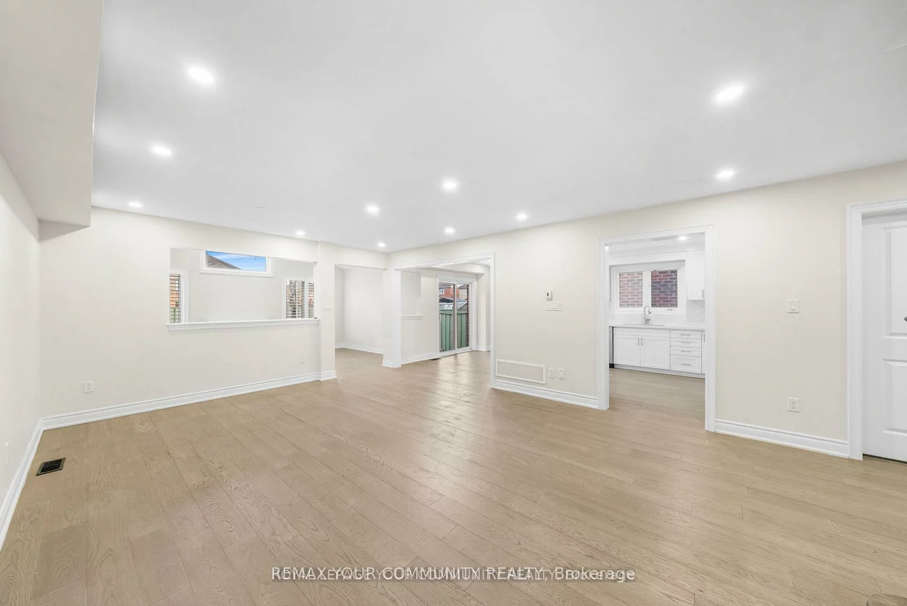 32, Downy Emerald, Bradford, Bradford West Gwillimbury