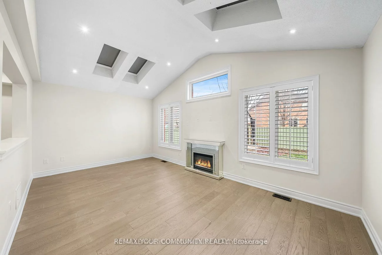 32, Downy Emerald, Bradford, Bradford West Gwillimbury