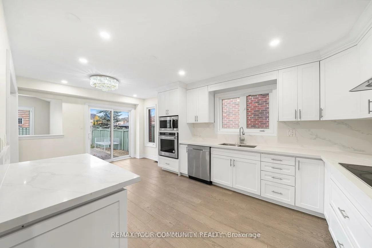 32, Downy Emerald, Bradford, Bradford West Gwillimbury