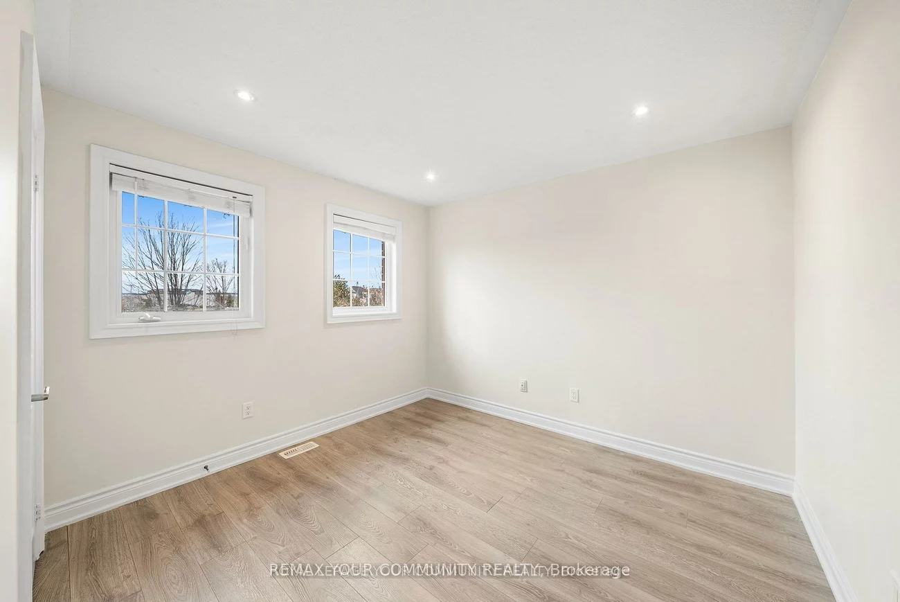 32, Downy Emerald, Bradford, Bradford West Gwillimbury