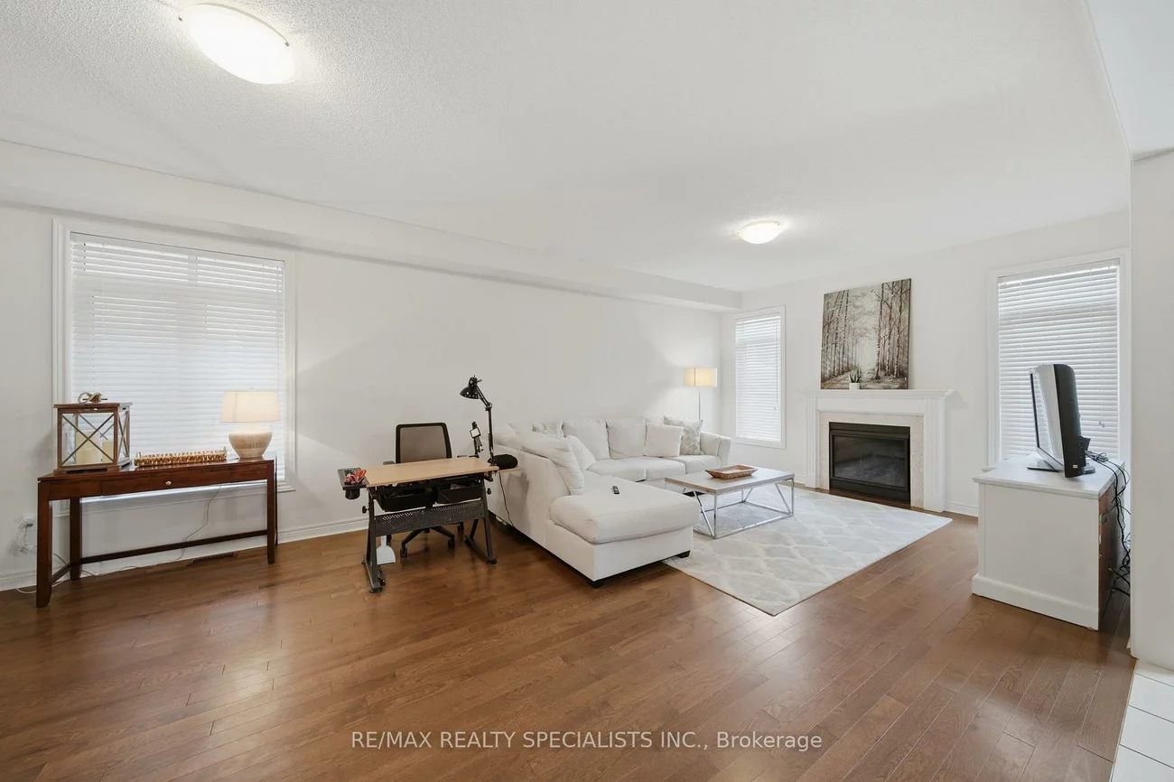 12, Fortis, Bradford, Bradford West Gwillimbury