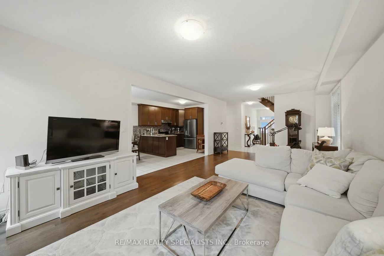 12, Fortis, Bradford, Bradford West Gwillimbury