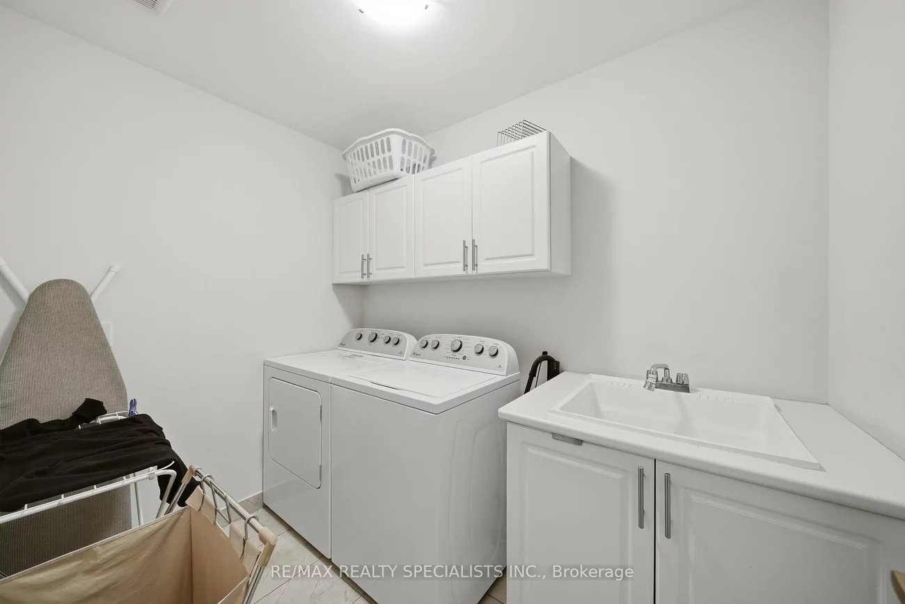 12, Fortis, Bradford, Bradford West Gwillimbury