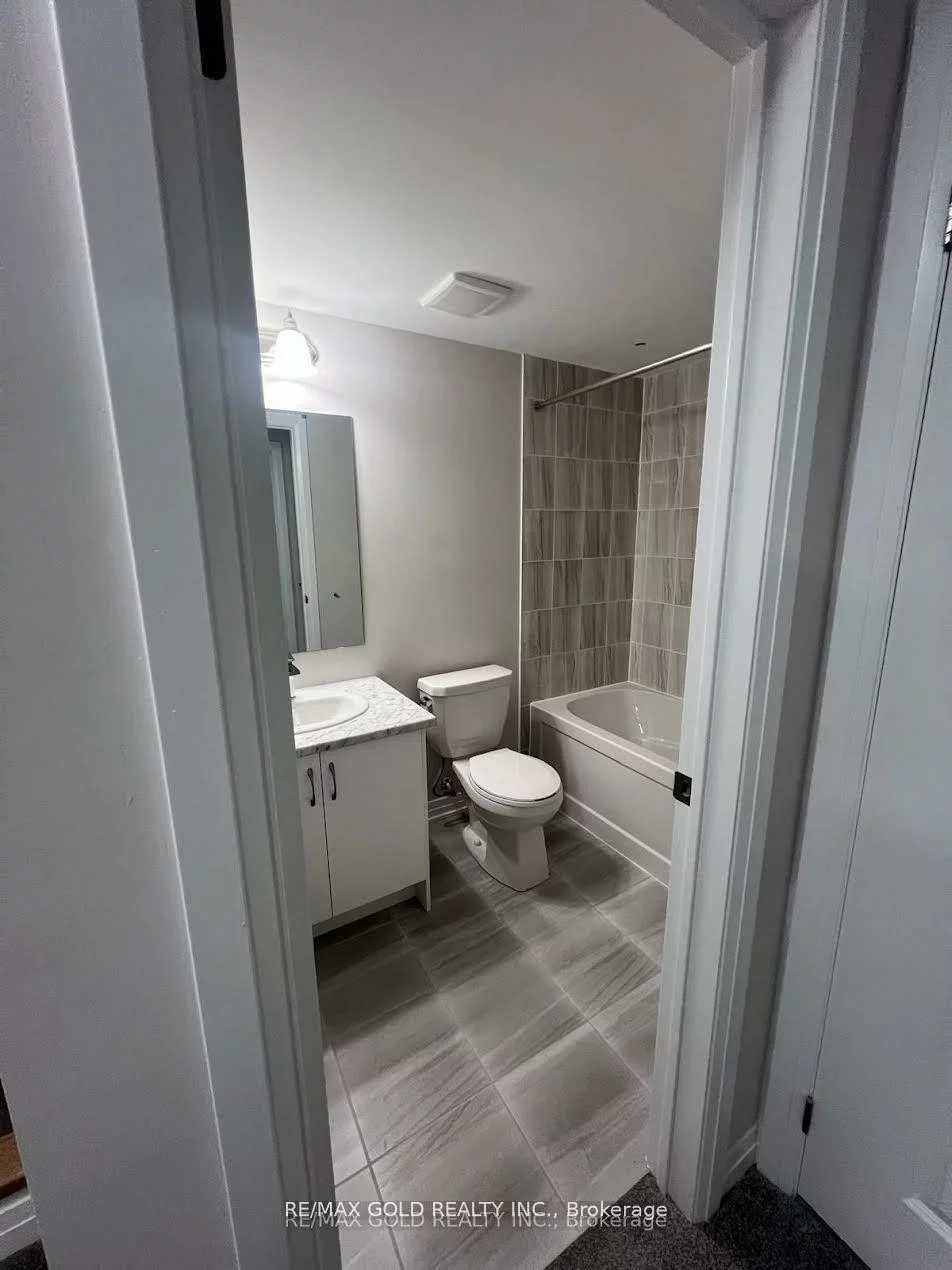 21, Baynes, Bradford, Bradford West Gwillimbury