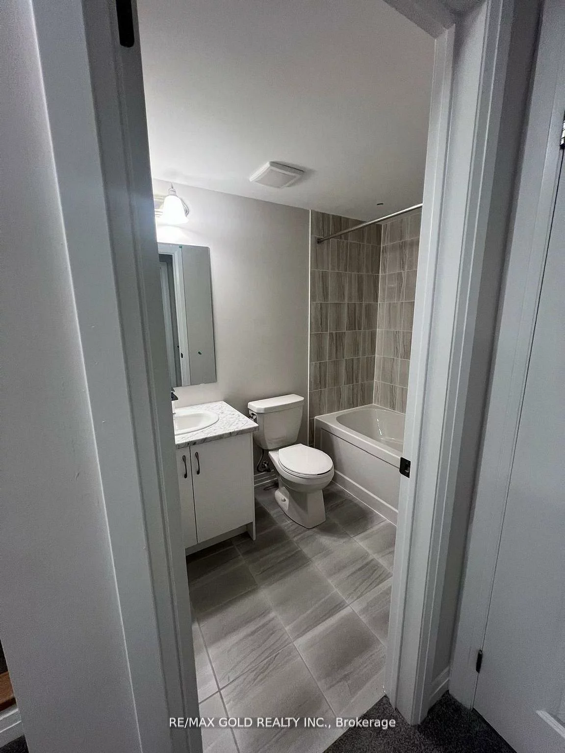 21, Baynes, Bradford, Bradford West Gwillimbury