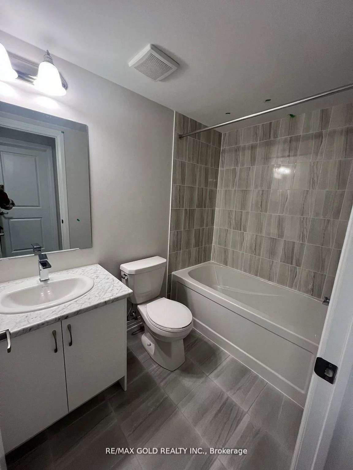 21, Baynes, Bradford, Bradford West Gwillimbury