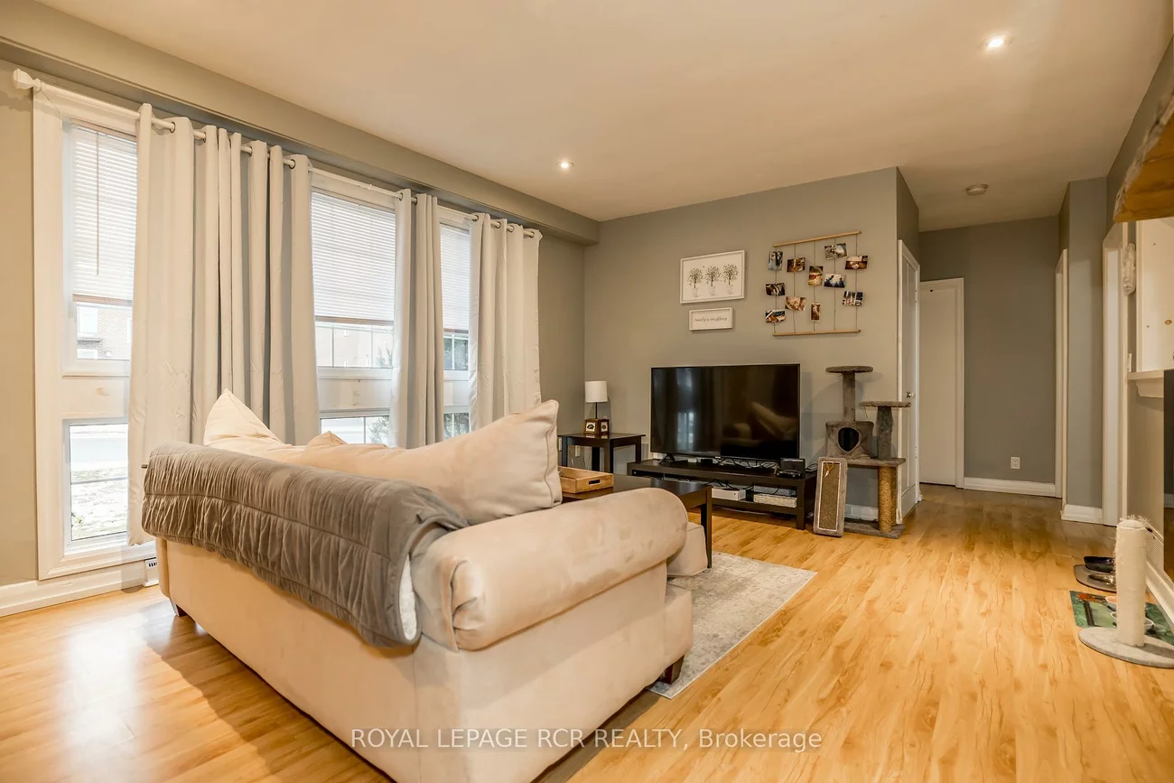 22, Centre, Bradford, Bradford West Gwillimbury