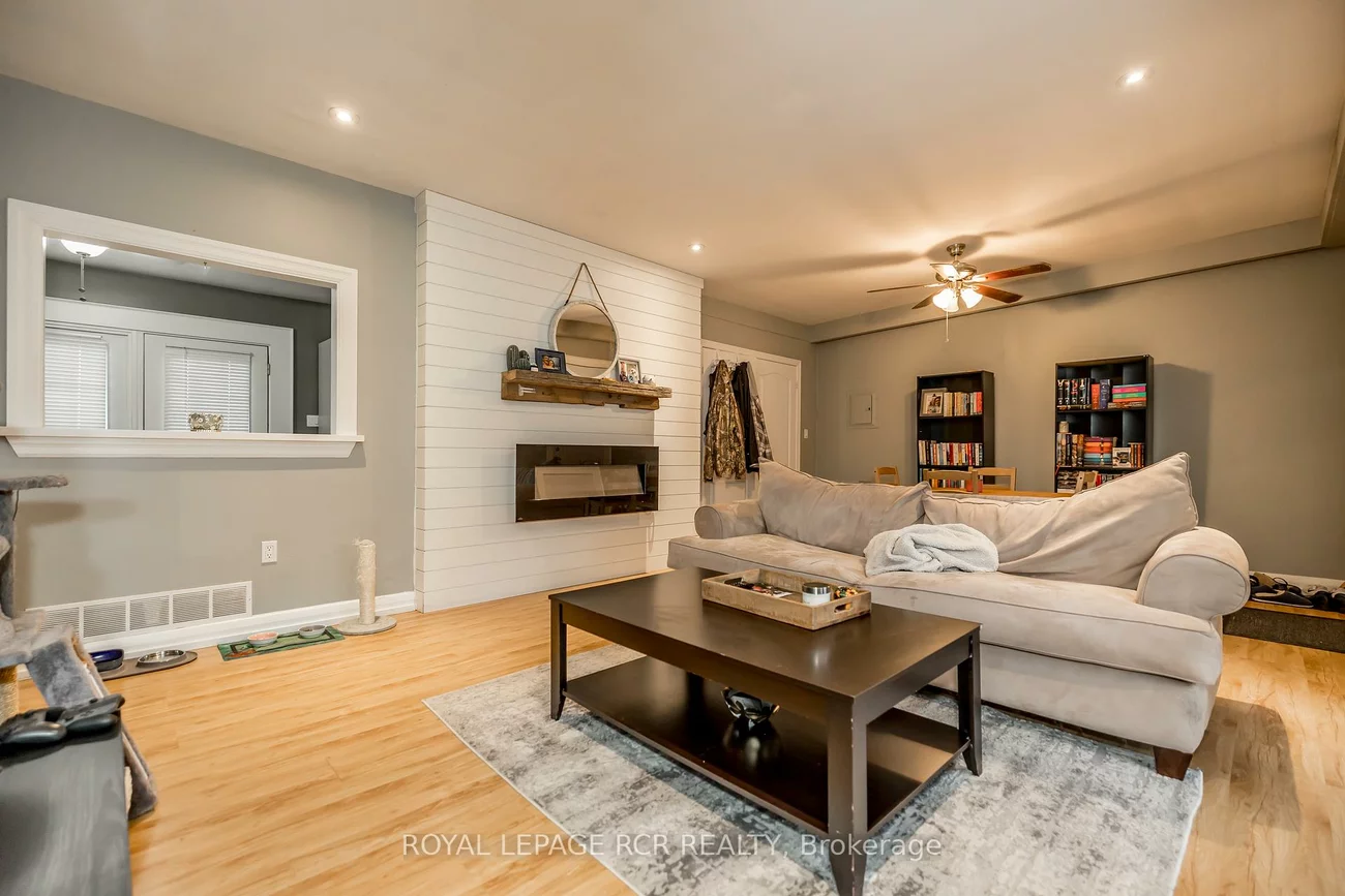 22, Centre, Bradford, Bradford West Gwillimbury