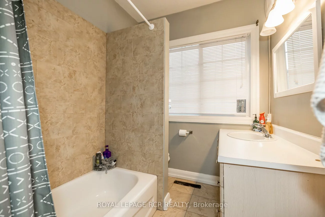 22, Centre, Bradford, Bradford West Gwillimbury