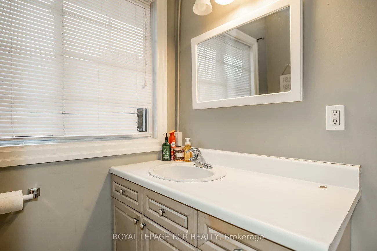 22, Centre, Bradford, Bradford West Gwillimbury