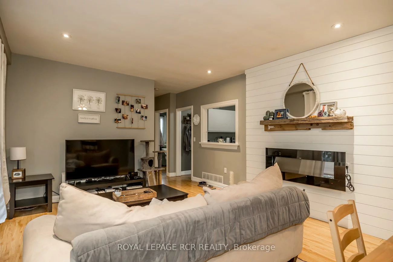 22, Centre, Bradford, Bradford West Gwillimbury