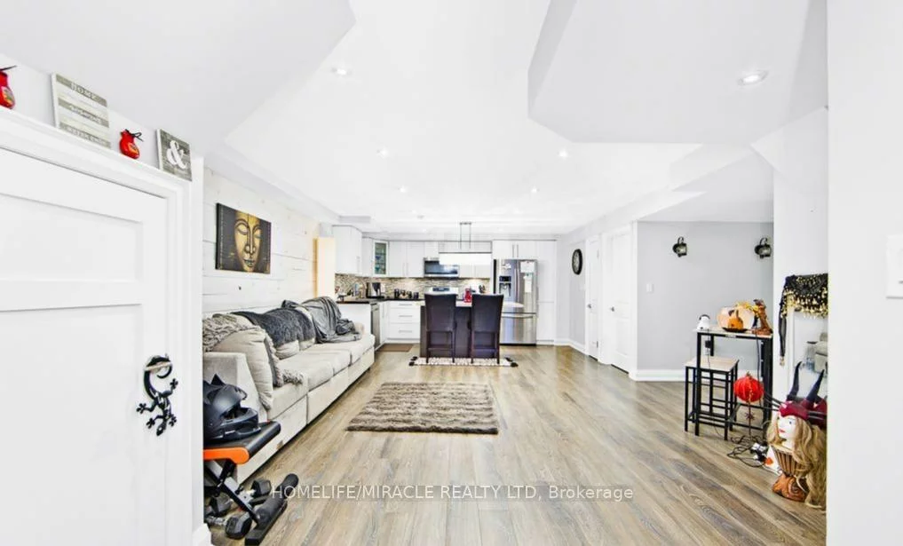 75, Jewelwing, Bradford, Bradford West Gwillimbury