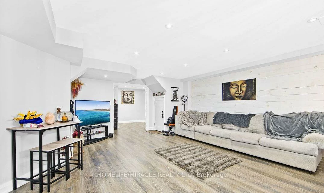 75, Jewelwing, Bradford, Bradford West Gwillimbury