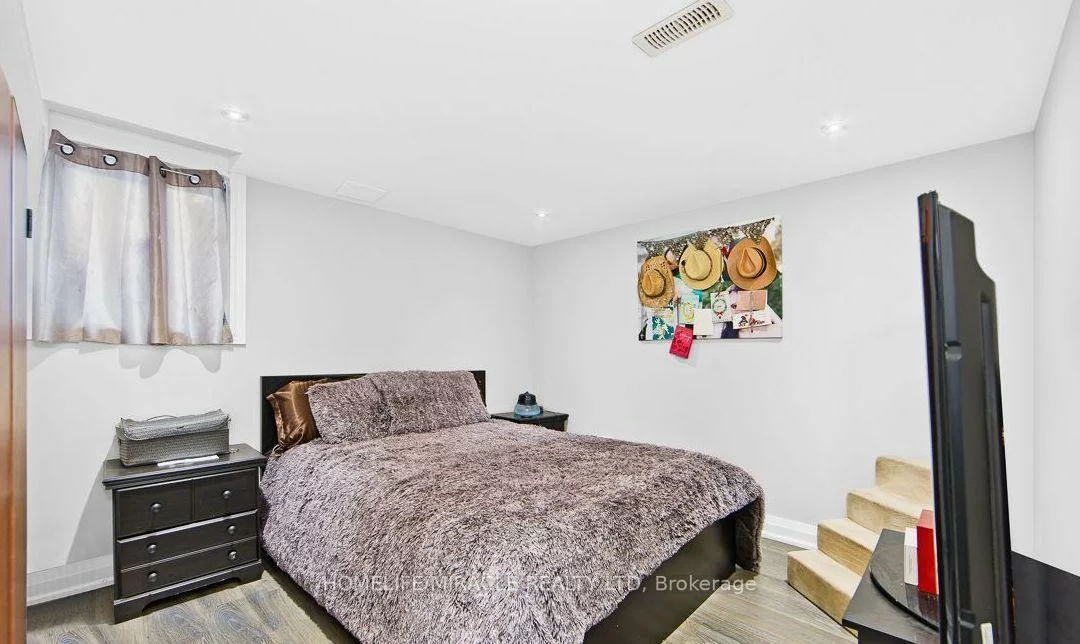 75, Jewelwing, Bradford, Bradford West Gwillimbury