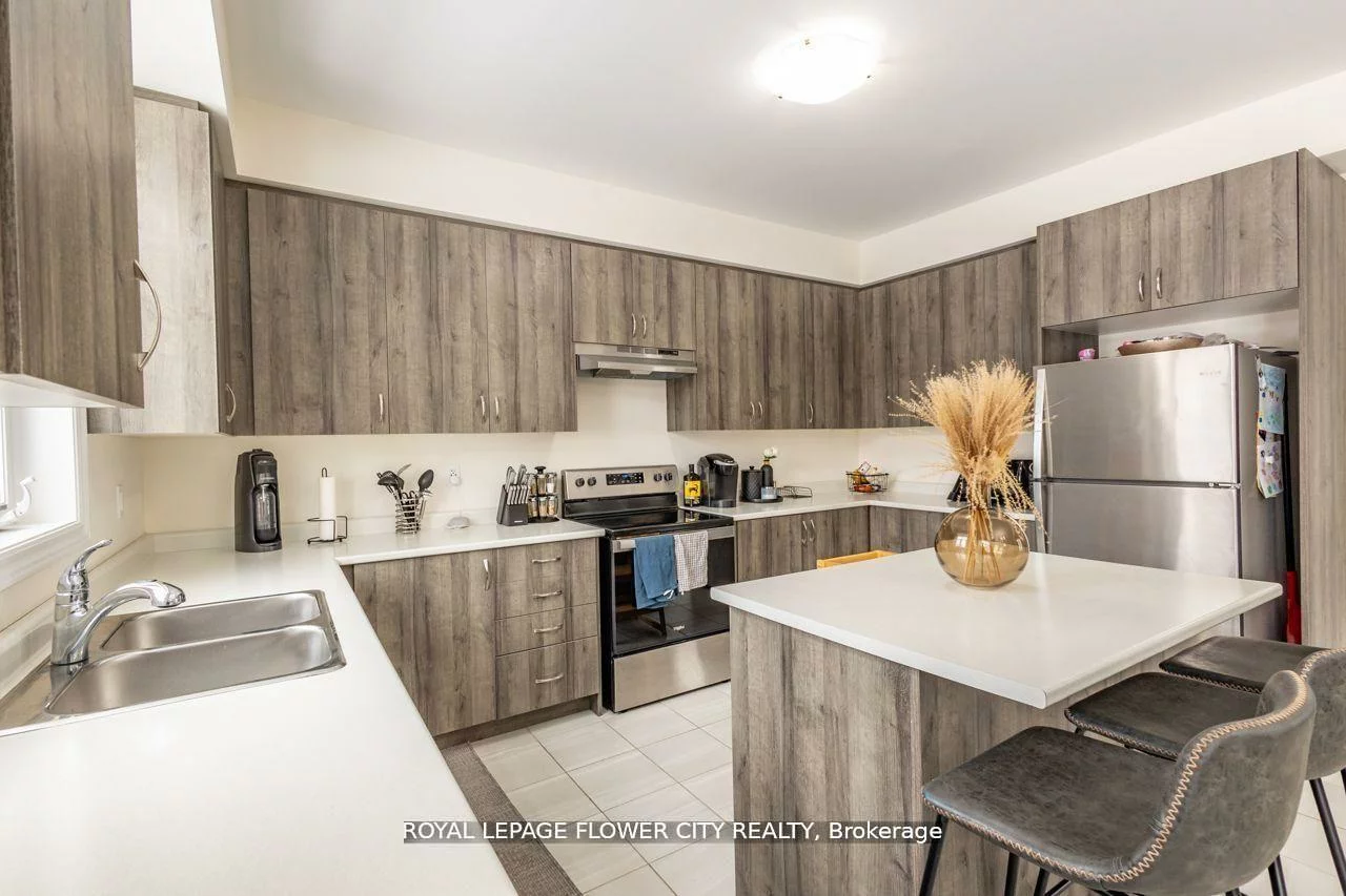 13, Ferragine, Bradford, Bradford West Gwillimbury