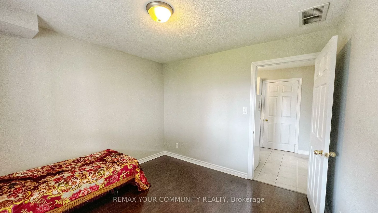 6, Veseli, Bradford, Bradford West Gwillimbury