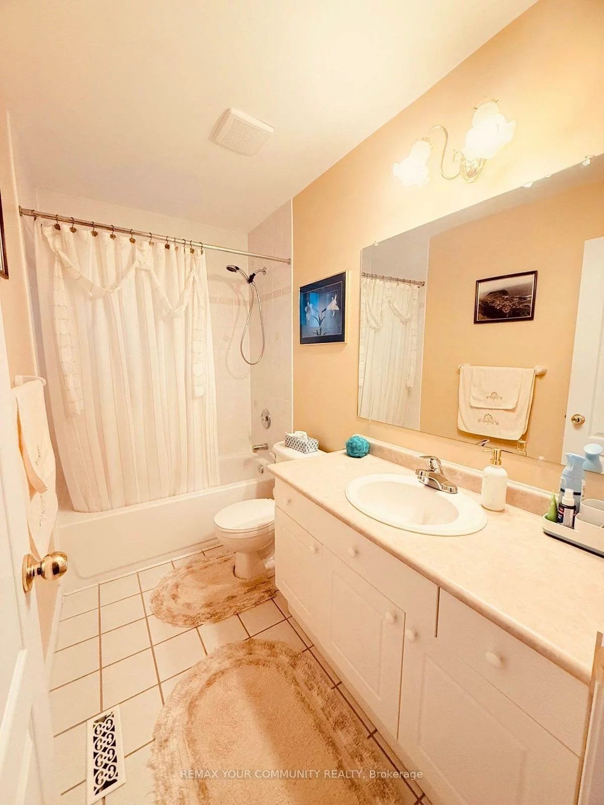 20, Veseli, Bradford, Bradford West Gwillimbury