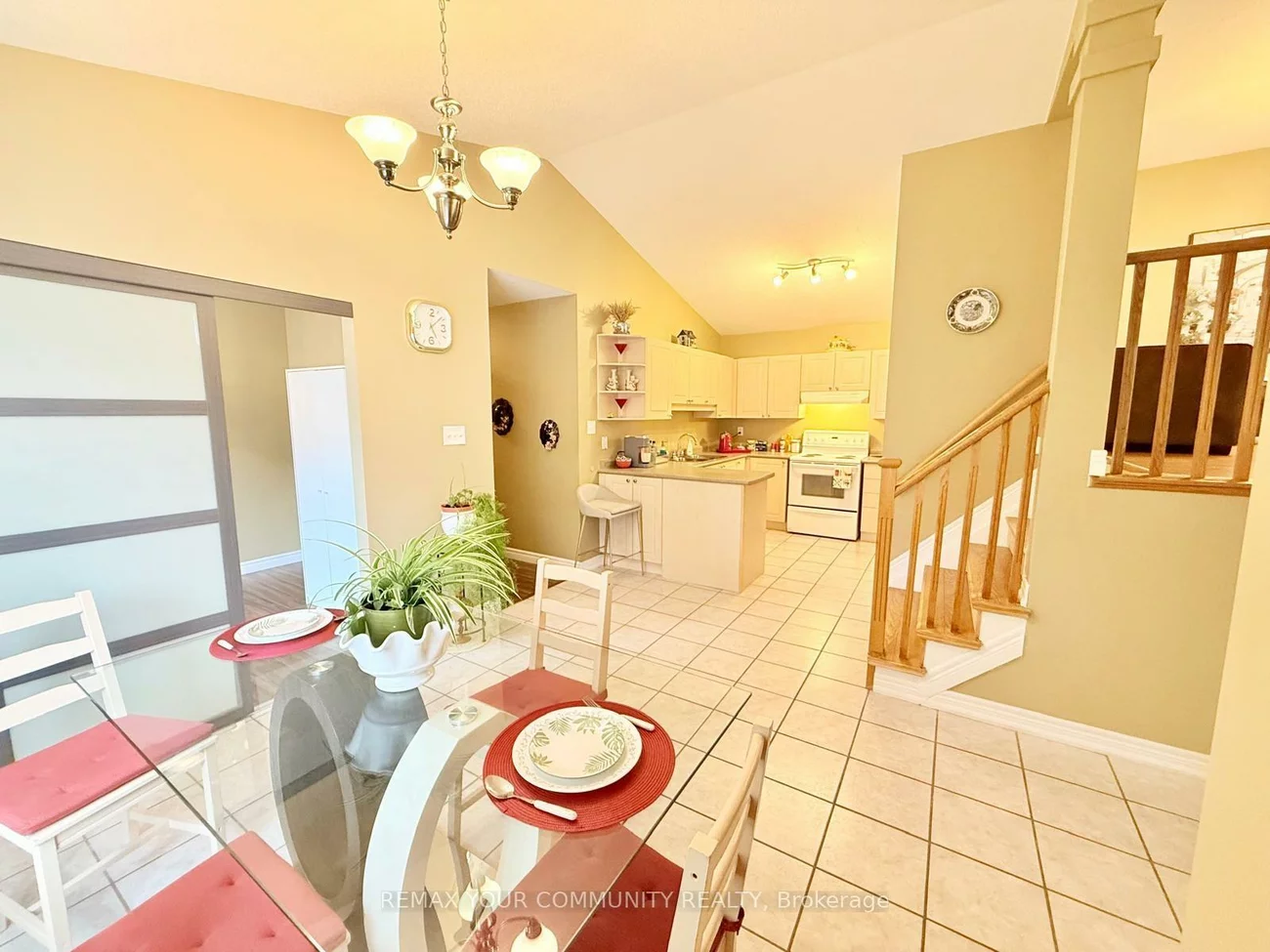 20, Veseli, Bradford, Bradford West Gwillimbury